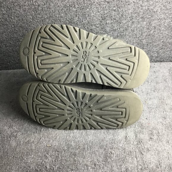 UGG Kids Sz 3 Gray Button Closure Boots - Picture 9 of 9